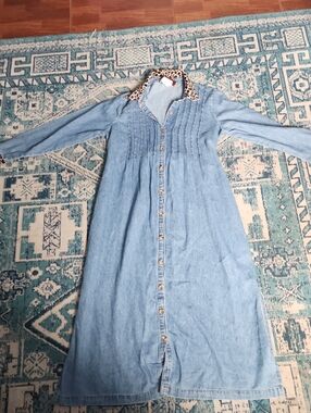 Light Blue Denim High-Low Button-Front Dress with Leopard Collar